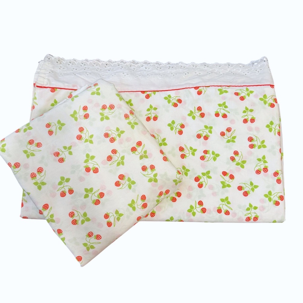 Vintage Strawberry Print Full Sheet Set Eyelet Lace Trim Cottagecore Retro USA